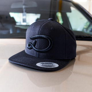 SNAPBACK    "D"   black